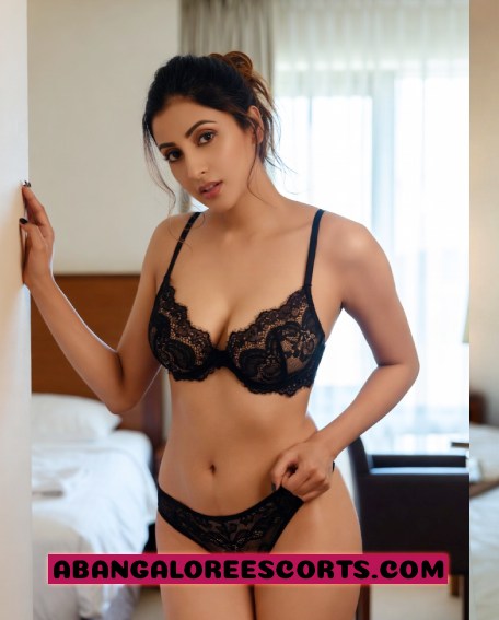 Neha - Housewife Escort in Palasia Indore